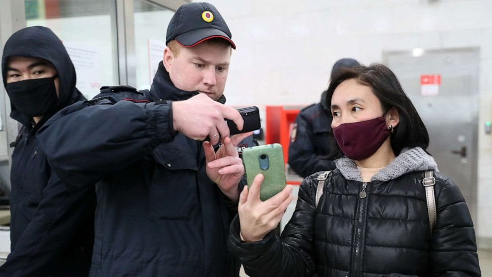 Người Nga ai cũng có "smartphone đút túi" nhưng có một điều kỳ lạ đang diễn ra- Ảnh 4.