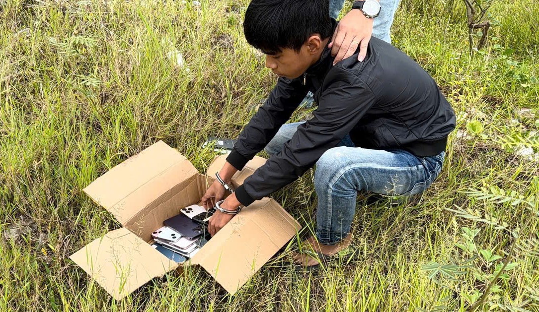 Bắt khẩn cấp 2 anh em sinh đôi Trần Nhật Trung và Trần Nhật Quốc tại một nhà nghỉ - Ảnh 2.