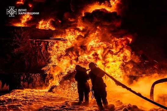 Druzhkovka rực lửa, Nga tuyên bố chỉ còn 2,5 km - Ông Putin tung đòn đáp trả khó tin, một nước có thể phải "cầu cứu" Moscow - Ảnh 1.