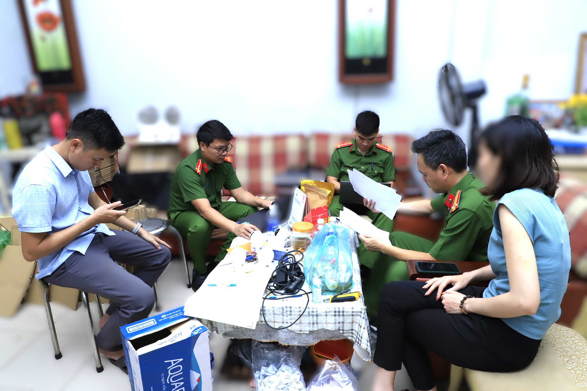 Công an đồng loạt kiểm tra Trần Lê Foods và Mộc Food, bắt giam bà chủ Nguyễn Thị Thúy SN 1989 - Ảnh 3.