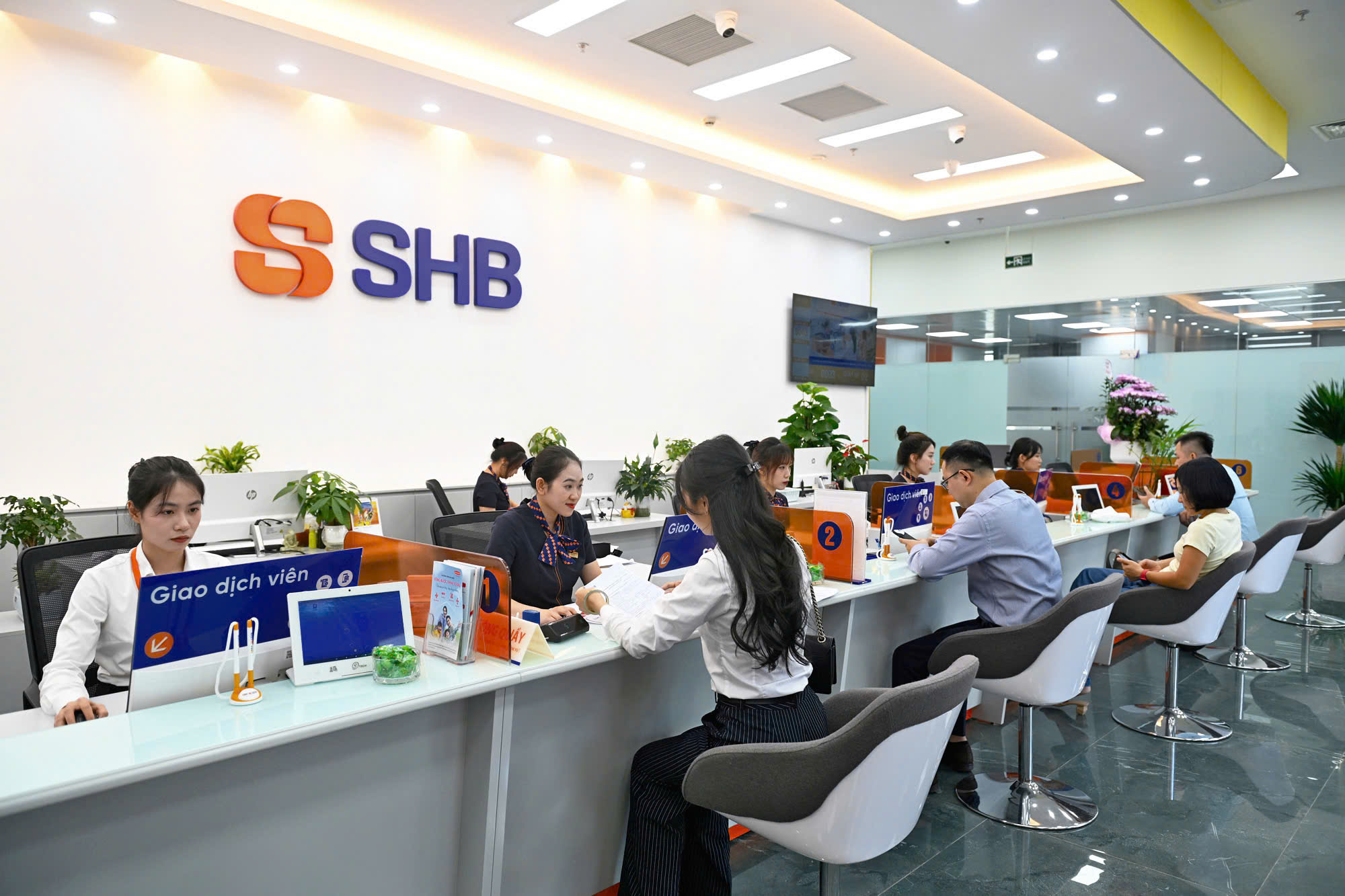 SHB giảm lãi suất cho vay, góp phần thúc đẩy các động lực tăng trưởng của nền kinh tế- Ảnh 2. SHB giảm lãi suất cho vay, góp phần thúc đẩy các động lực tăng trưởng của nền kinh tế- Ảnh 2.
