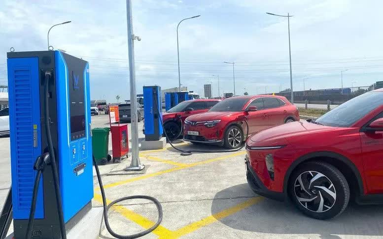 Hoàn thiện hệ thống sạc điện tại các trạm dừng nghỉ trước 1/1/2027 - Ảnh 1.