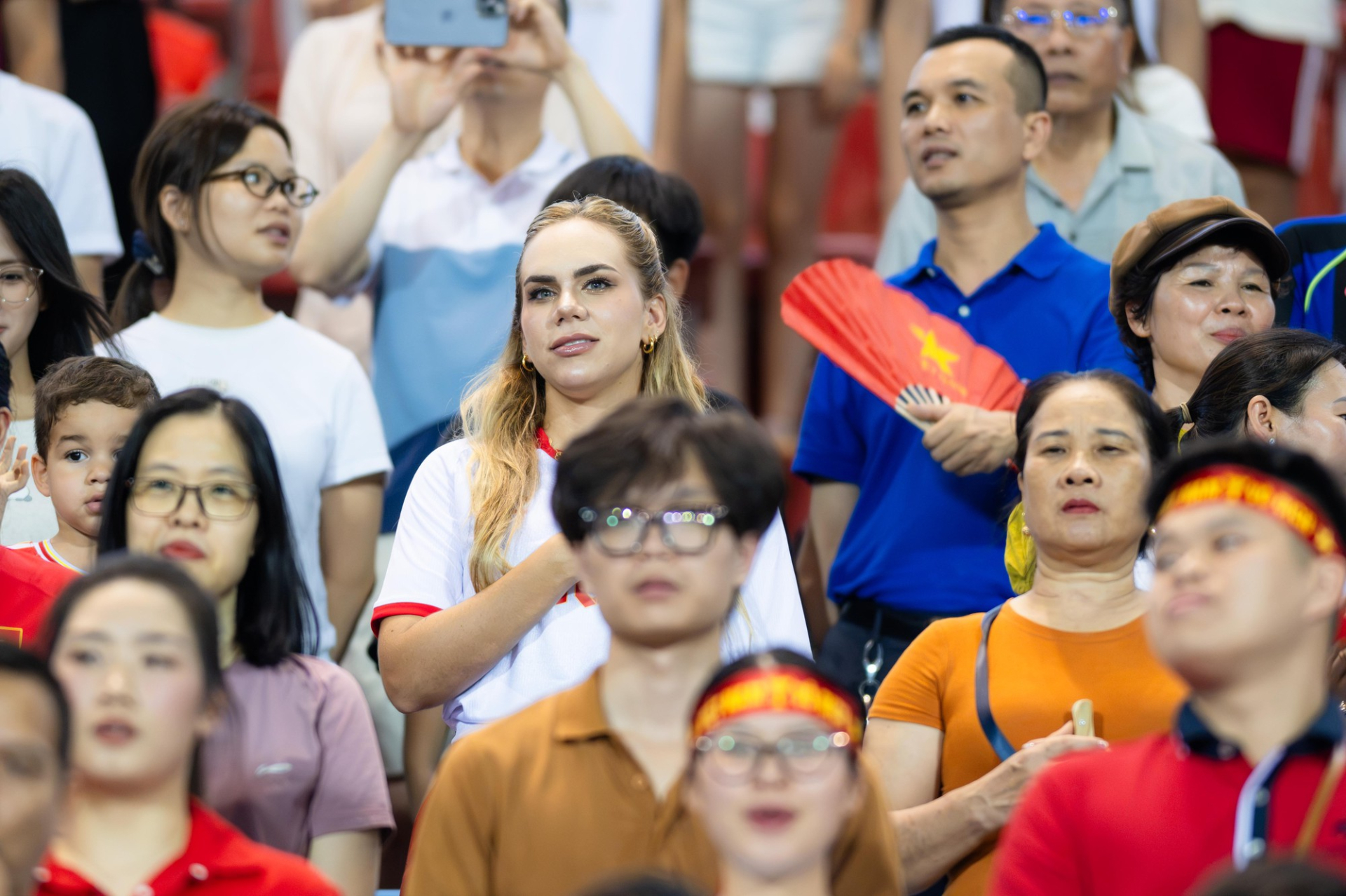 Vợ Xuân Son dành 1 thứ đặc biệt cho chồng sau trận thắng Malaysia - Ảnh 3.