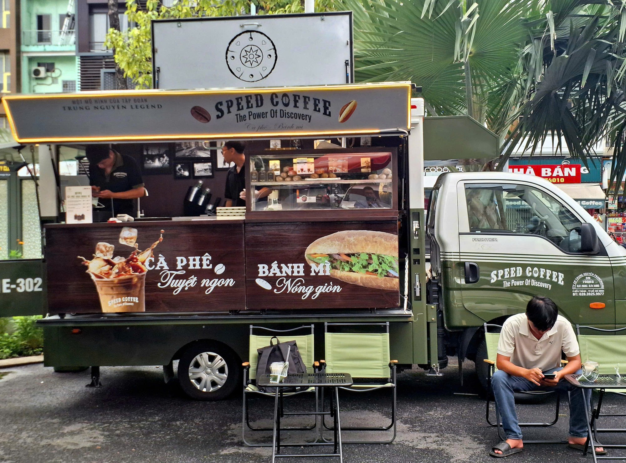 Những kiosk bán cà phê vỉa hè của ông Đặng Lê Nguyên Vũ đã xuất hiện, 'lá bài ẩn' đằng sau chiến lược mới từ Trung Nguyên Legend là gì?   - Ảnh 3.