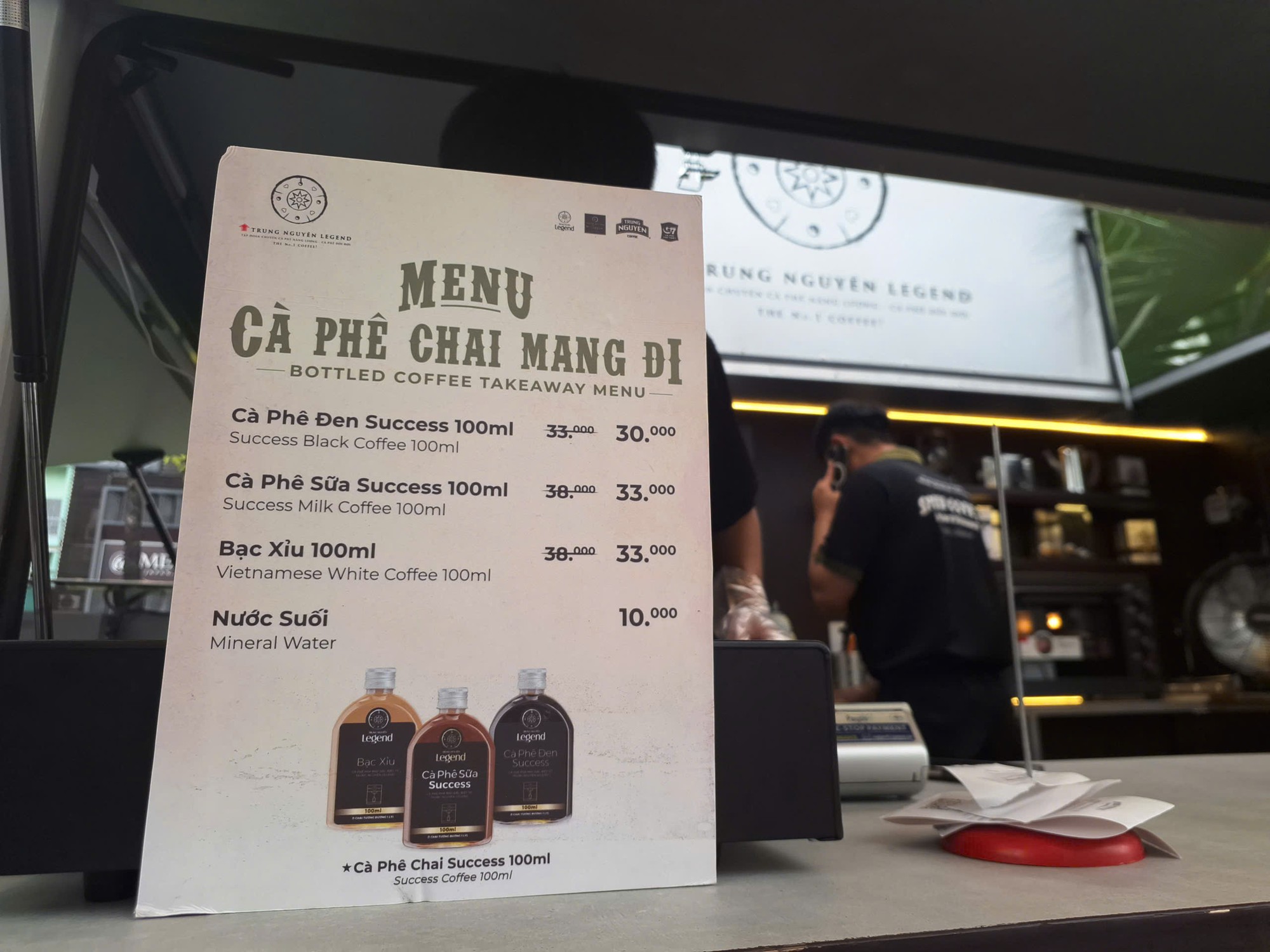 Những kiosk bán cà phê vỉa hè của ông Đặng Lê Nguyên Vũ đã xuất hiện, 'lá bài ẩn' đằng sau chiến lược mới từ Trung Nguyên Legend là gì?   - Ảnh 4.