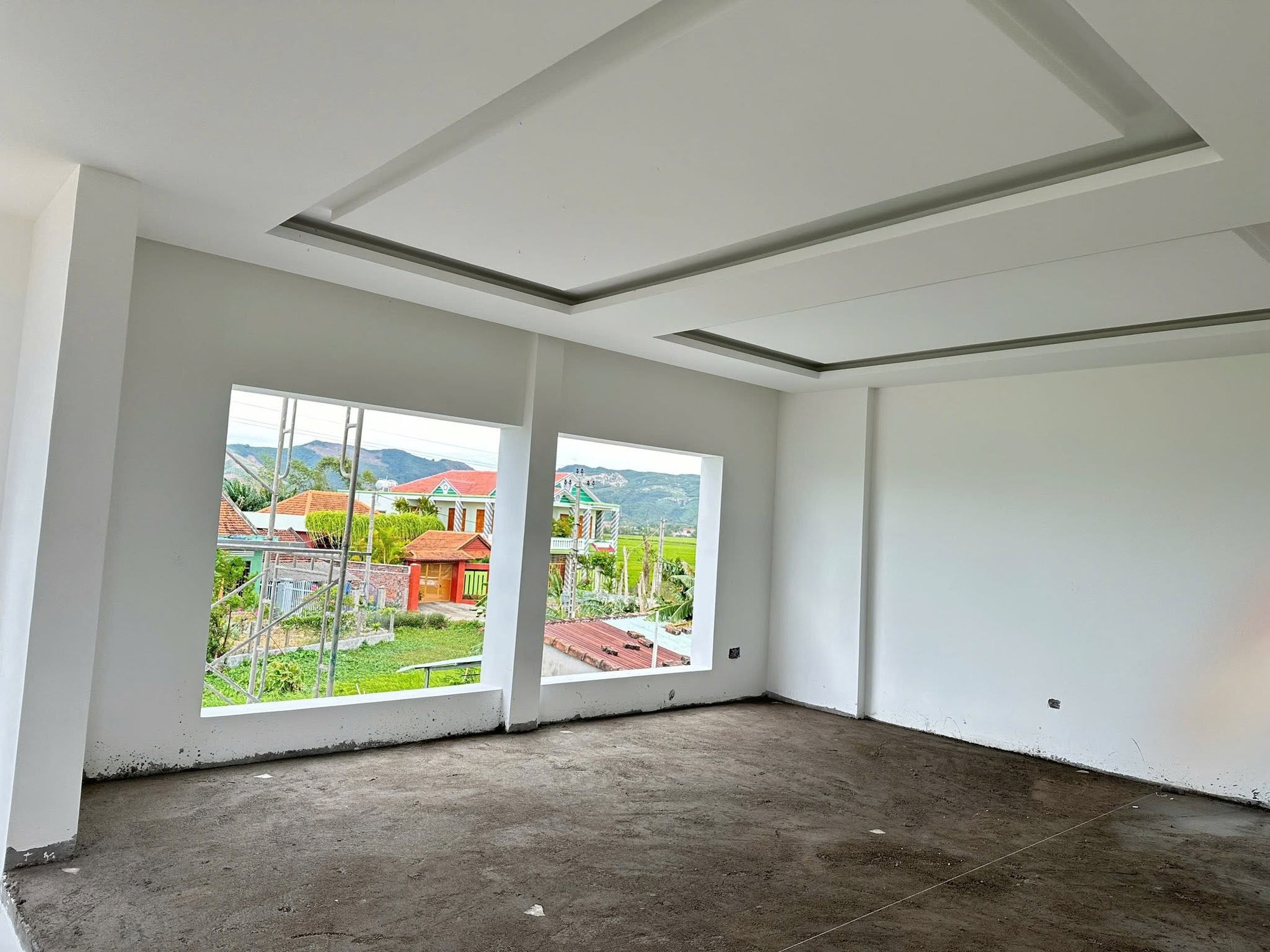 Nữ diễn viên 29 tuổi xây biệt thự to báo hiếu bố mẹ tại Phú Yên- Ảnh 3.