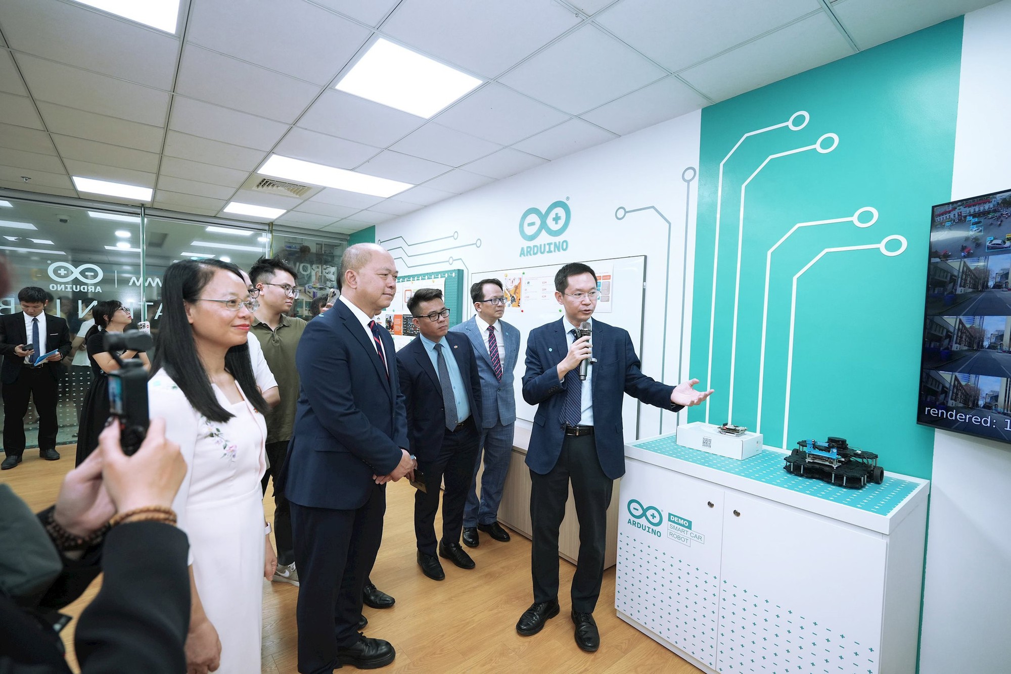 “Ông lớn” bán dẫn thế giới mở phòng lab tại Việt Nam: Sinh viên đón tin cực vui! - Ảnh 3.
