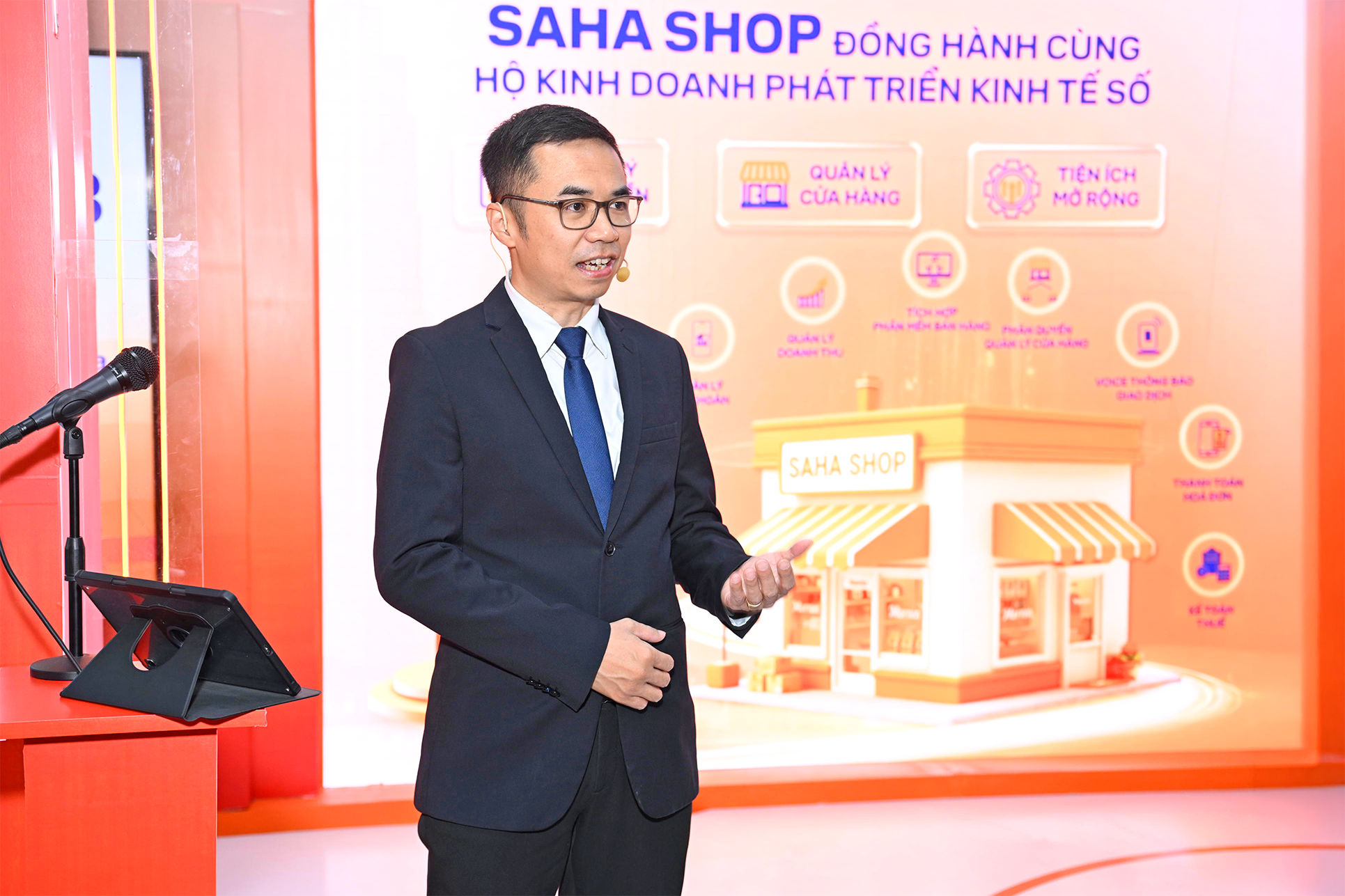 SHB SAHA Shop gây ấn tượng tại sự kiện Chuyển đổi số ngành Ngân hàng 2026- Ảnh 3. SHB SAHA Shop gây ấn tượng tại sự kiện Chuyển đổi số ngành Ngân hàng 2026- Ảnh 3.
