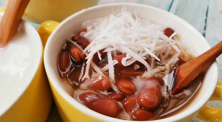 Đang cháy lớn xưởng gỗ ở Hà Nội - Ảnh 2.