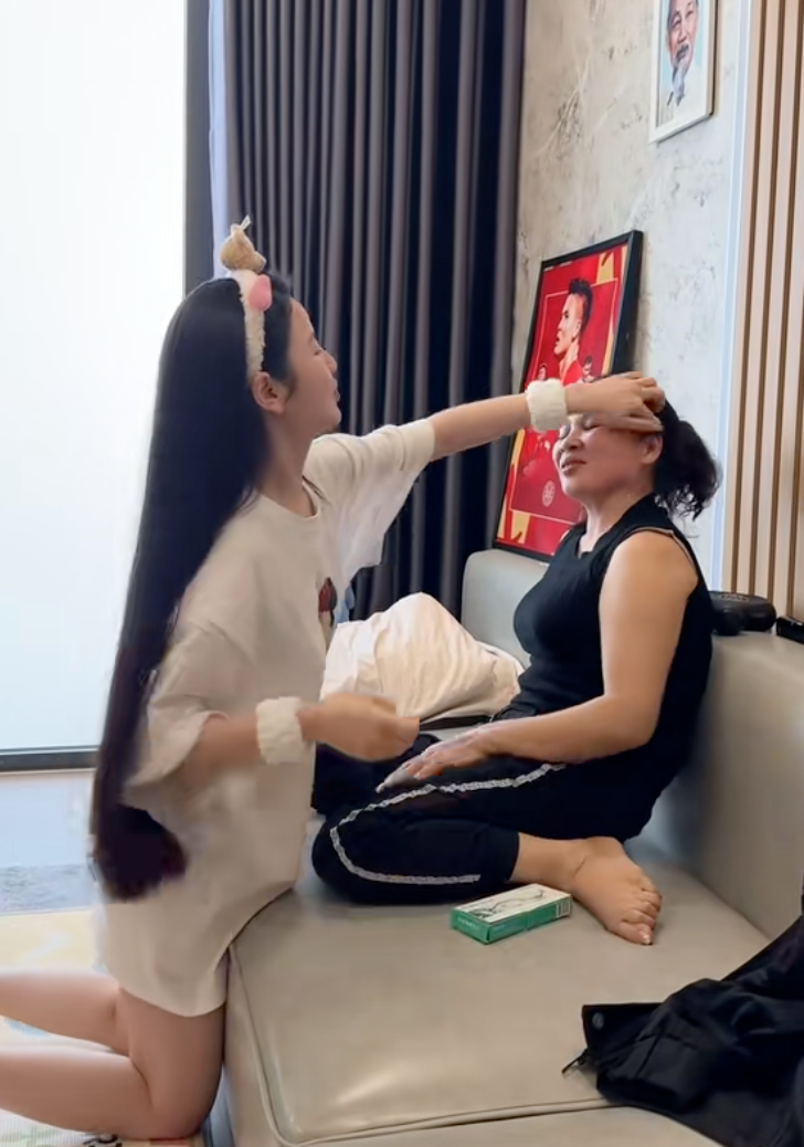 Vợ 1 cầu thủ nổi tiếng từng bị mẹ chồng chấn chỉnh ngay trên livestream vậy mà hôm nay điều gì xảy ra thế này?- Ảnh 11.