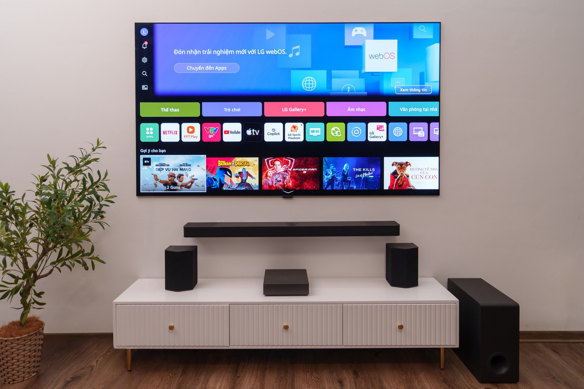 Trải nghiệm LG OLED W6 83 inch: TV 220 triệu đồng mỏng 9mm, gần như biến mất trên tường - Ảnh 9.
