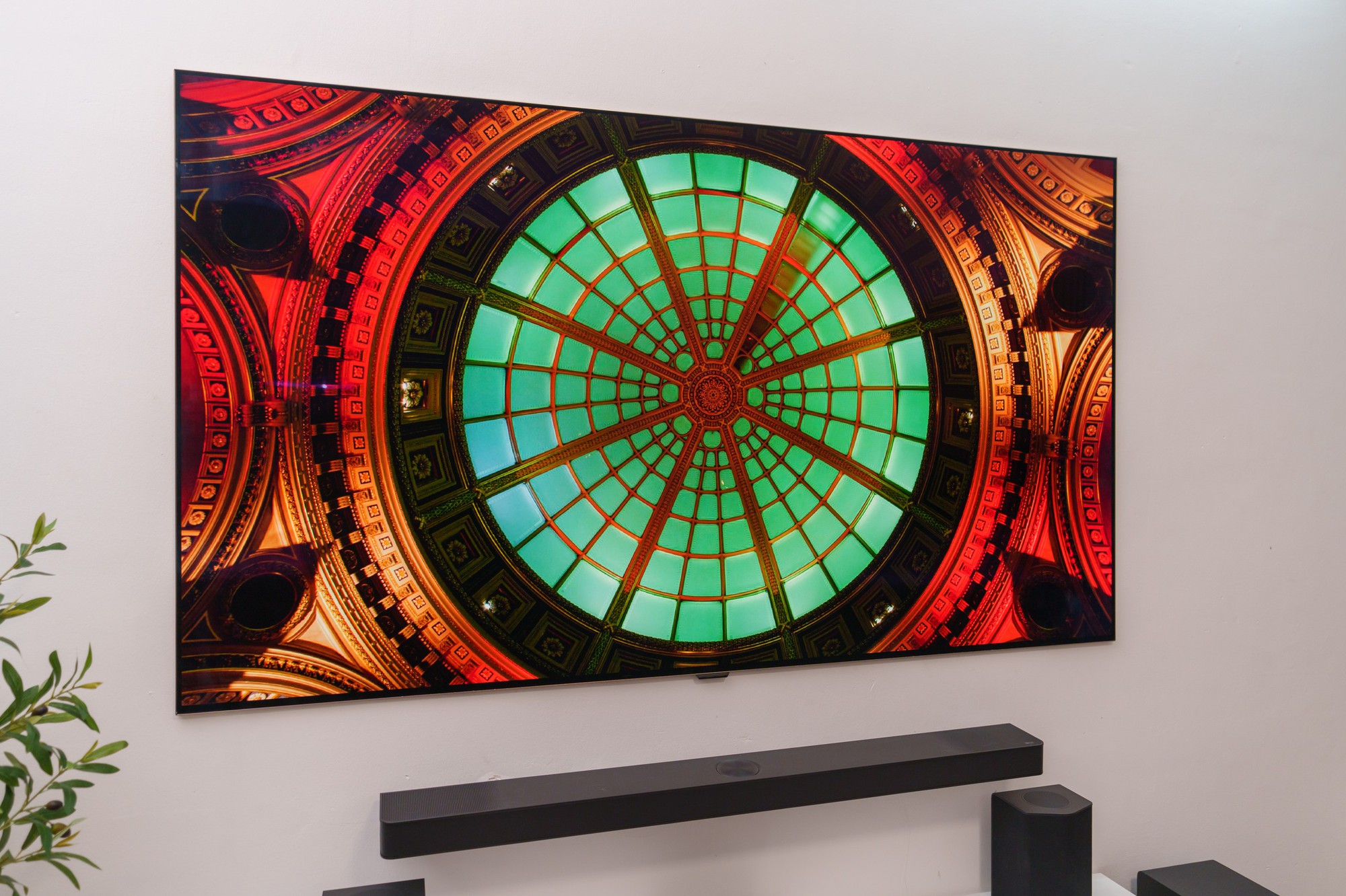 Trải nghiệm LG OLED W6 83 inch: TV 220 triệu đồng mỏng 9mm, gần như biến mất trên tường - Ảnh 10.