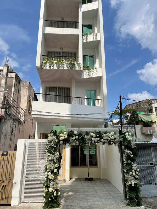 Mẹ đơn thân Vbiz được đại gia kim cương si mê: "Cưỡi" G63 cưới về, sống trong biệt thự 5 tầng ở phường Thạnh Mỹ Tây- Ảnh 7.