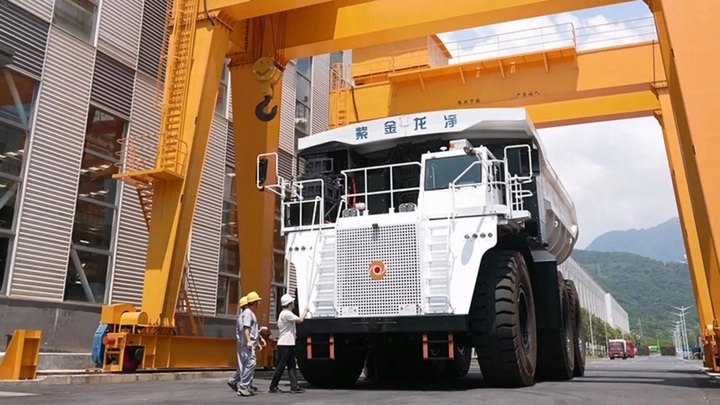 Xe tải khai mỏ thuần điện lớn nhất Trung Quốc: Nặng 350 tấn, pin 1.400 kWh- Ảnh 1.