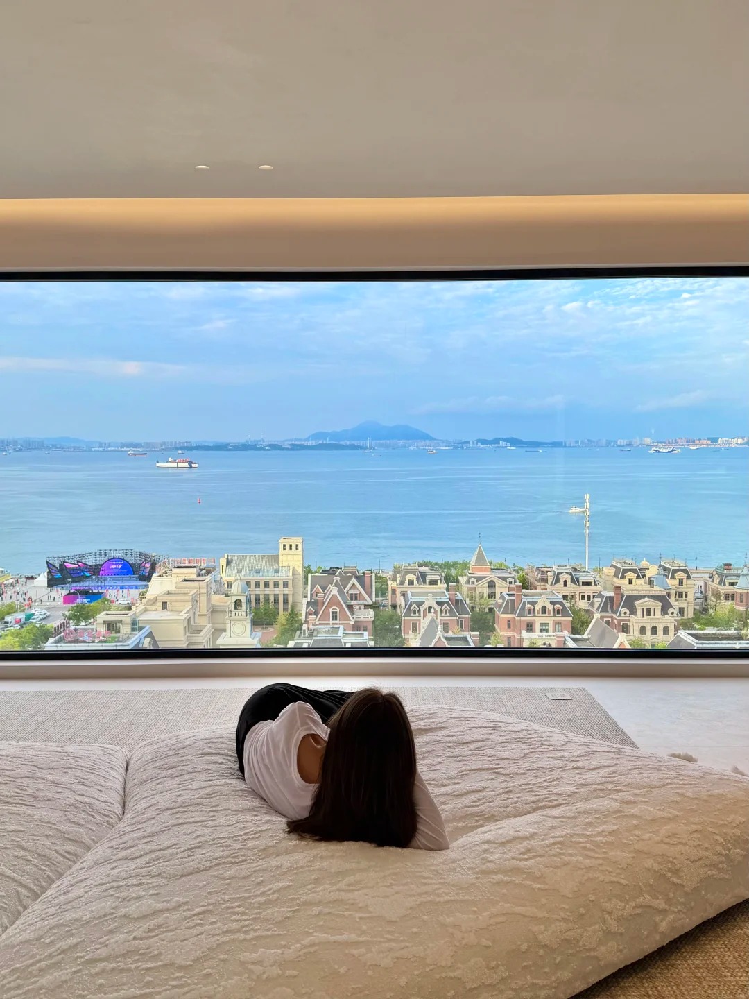 Vì sao nhiều người 30s chi 3-7 tỷ chỉ để ở trong nhà có “bức tường kính”, nhìn thẳng ra biển - Ảnh 5.