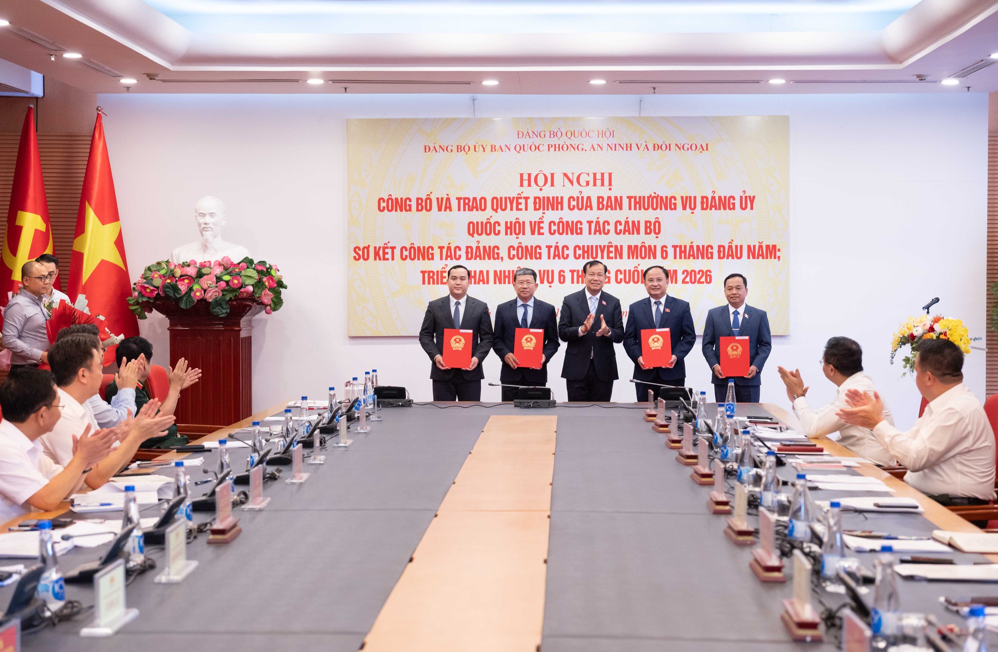 Bổ nhiệm Trợ lý Phó Chủ tịch Quốc hội; kiện toàn nhân sự Đảng bộ Ủy ban Quốc phòng, An ninh và Đối ngoại- Ảnh 2.