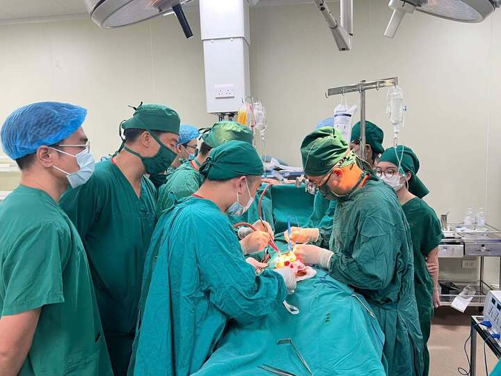 160 phút căng thẳng trong phòng phẫu thuật để cứu nữ bệnh nhân ngã từ tầng cao- Ảnh 1.
