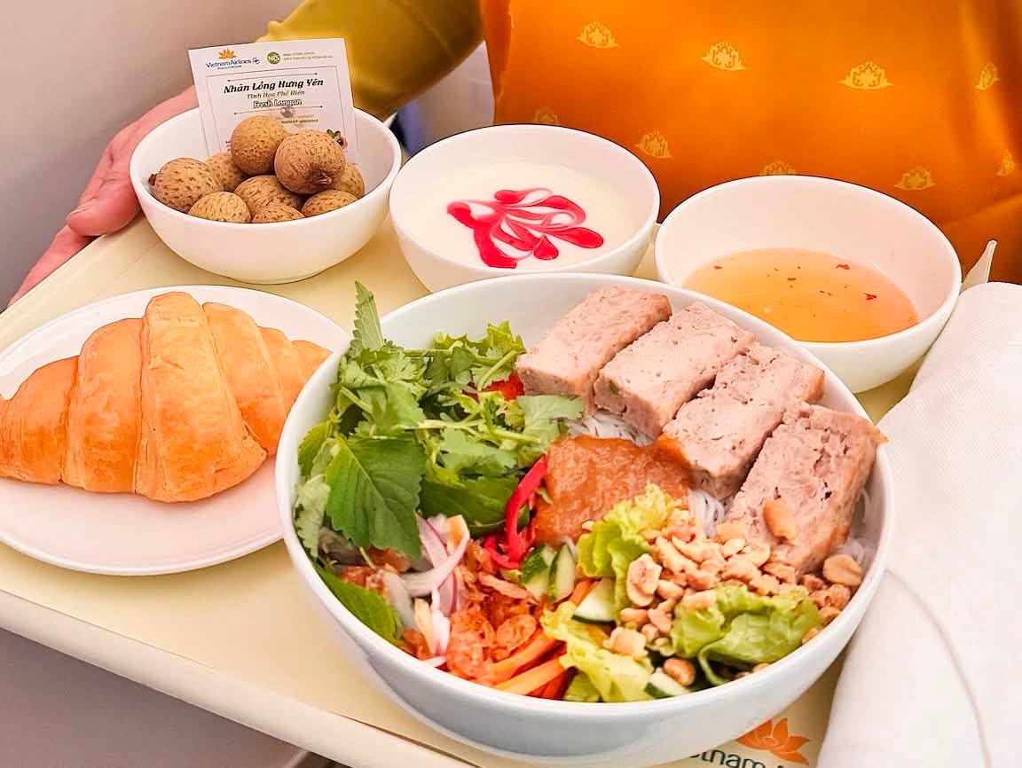 Nhãn lồng Hưng Yên được phục vụ trên một số chuyến bay của Vietnam Airlines- Ảnh 2.