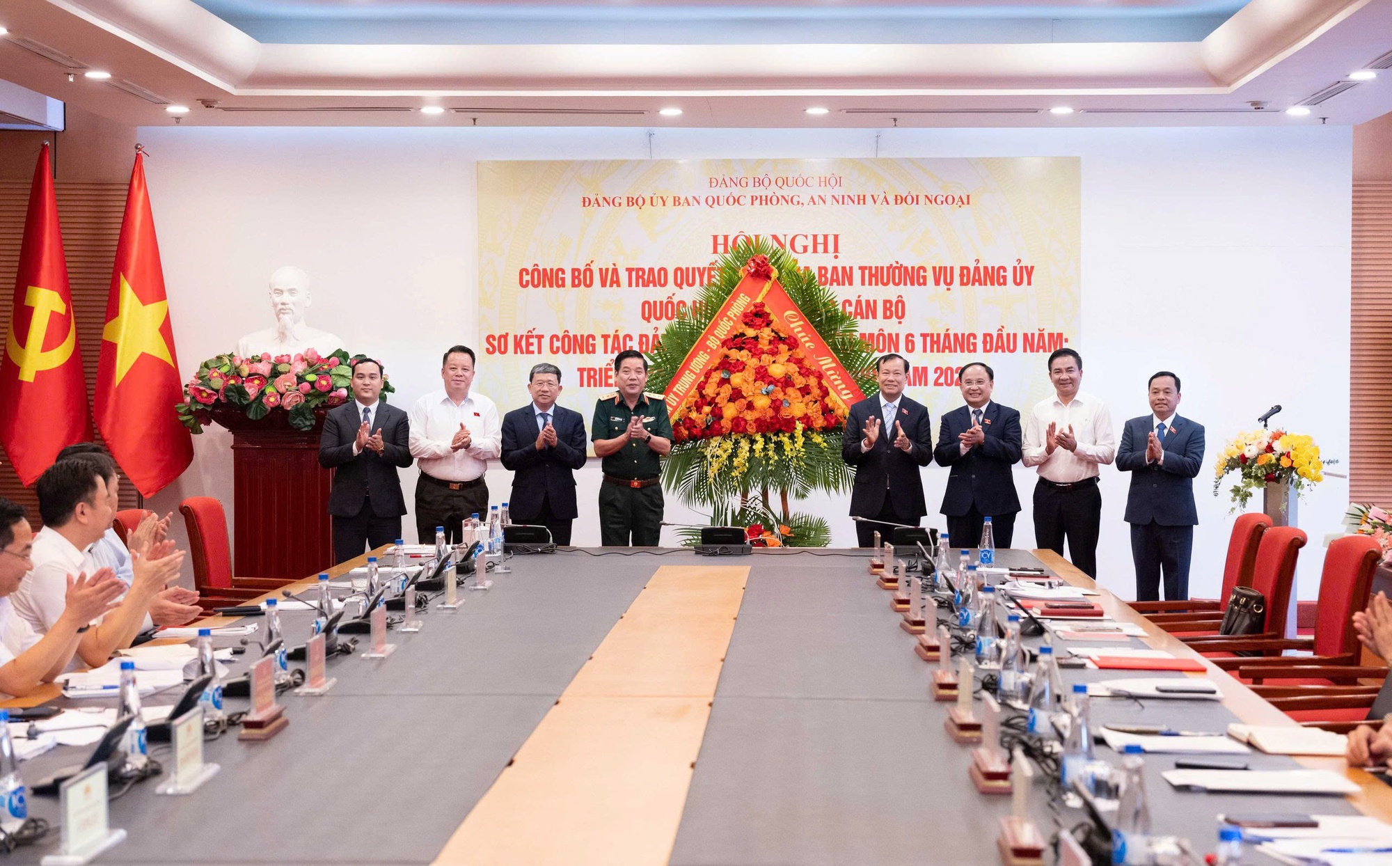 Bổ nhiệm Trợ lý Phó Chủ tịch Quốc hội; kiện toàn nhân sự Đảng bộ Ủy ban Quốc phòng, An ninh và Đối ngoại- Ảnh 4.