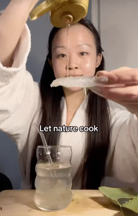 Ở Việt Nam có một loại cây, vừa giúp tóc óng mượt, vừa  kích thích tăng collagen cho da, đến phụ nữ Hàn cũng tận dụng làm đẹp mỗi tuần- Ảnh 6.