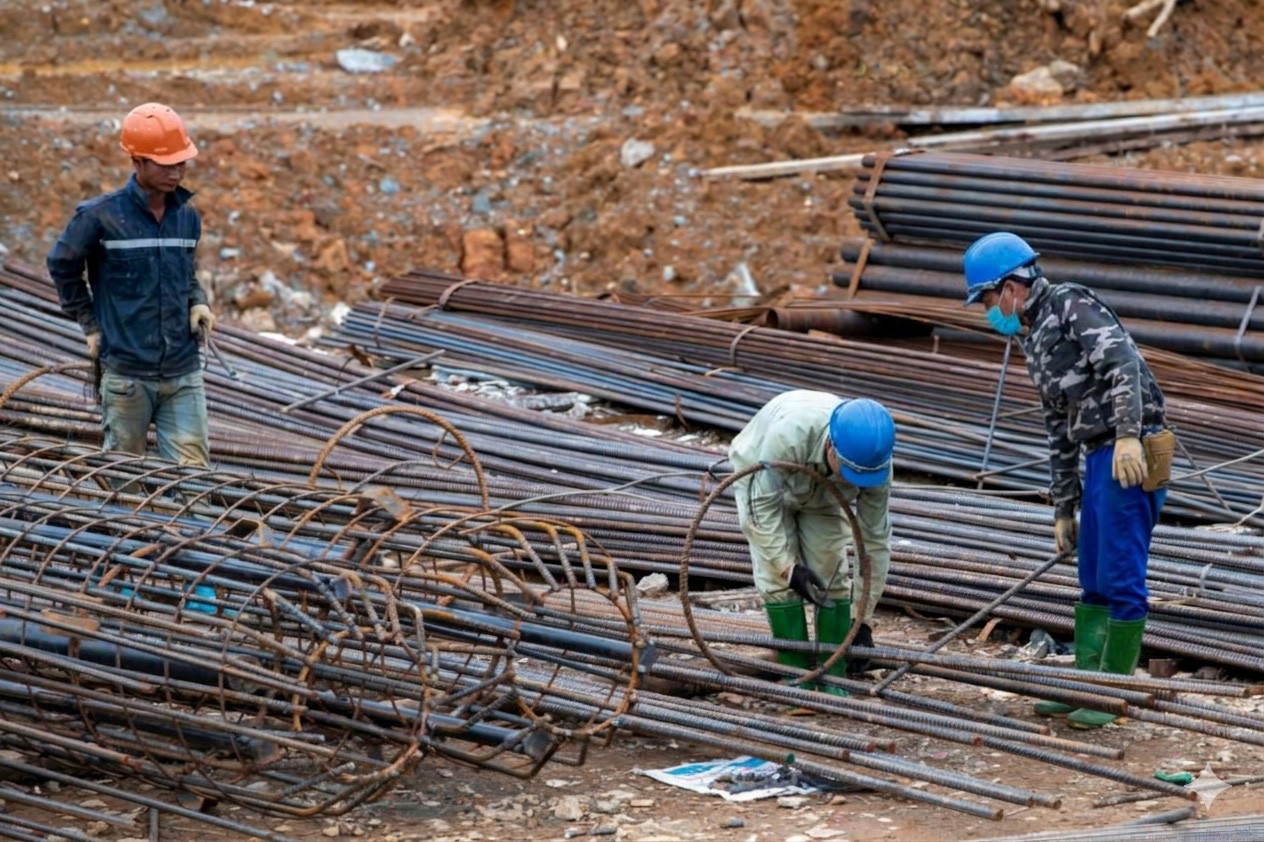 Trên công trường xây dựng cao tốc Đại lộ Thăng Long nối quốc lộ 21 với cao tốc Hà Nội - Hòa Bình: Nỗ lực tăng tốc về đích- Ảnh 2.