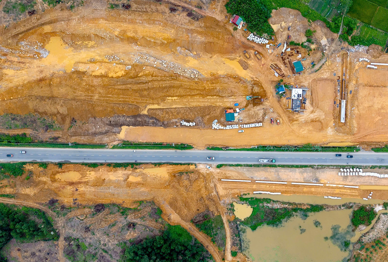 Trên công trường xây dựng cao tốc Đại lộ Thăng Long nối quốc lộ 21 với cao tốc Hà Nội - Hòa Bình: Nỗ lực tăng tốc về đích- Ảnh 6.