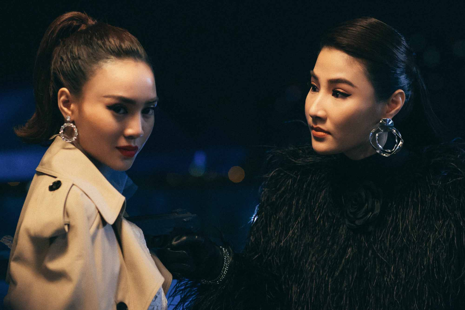 Những hình ảnh không bao giờ được lên sóng của Ninh Dương Lan Ngọc và Diễm My 9x- Ảnh 3.