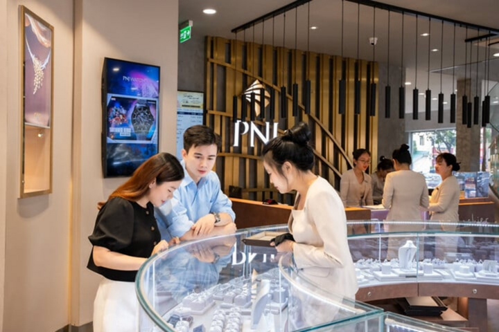 Tháng 7 sóng gió của PNJ: Hơn 16.400 tỷ đồng vốn hóa đã bốc hơi- Ảnh 1.