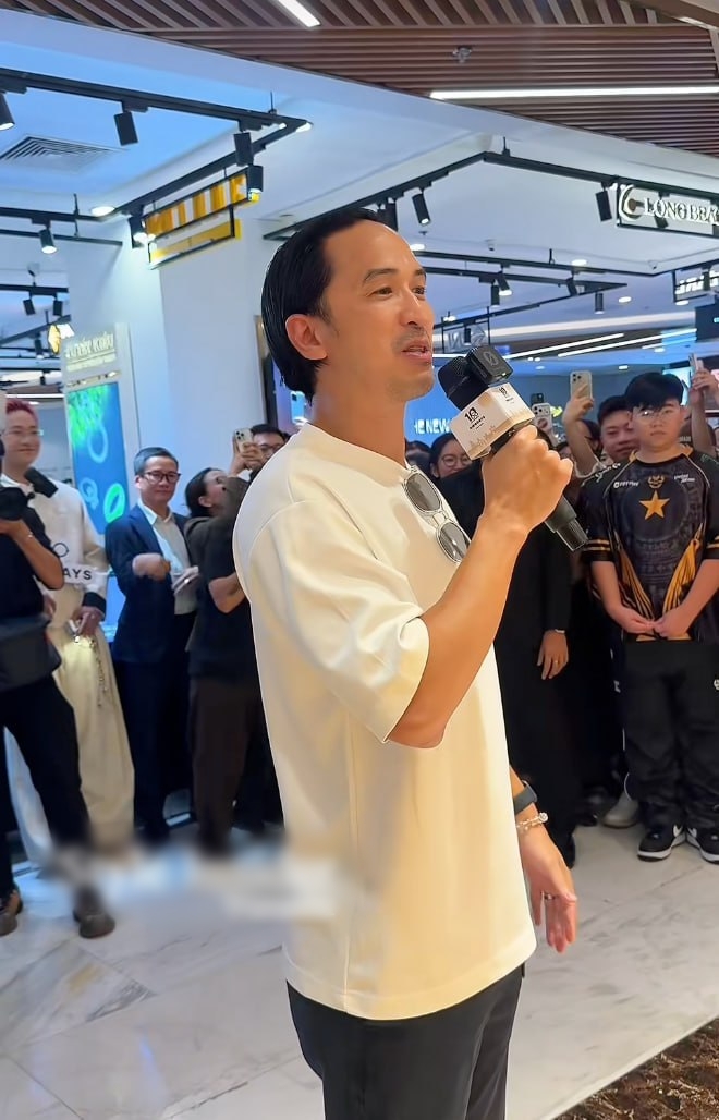 Louis Nguyễn trong lần xuất hiện mới nhất: Diện mạo 43 tuổi của chồng Tăng Thanh Hà ra sao?- Ảnh 1. Louis Nguyễn trong lần xuất hiện mới nhất: Diện mạo 43 tuổi của chồng Tăng Thanh Hà ra sao?- Ảnh 1.