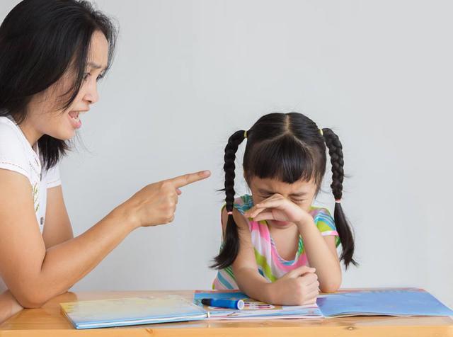 Dạy con học, người mẹ 35 tuổi phải nhập viện vì đột quỵ- Ảnh 2.