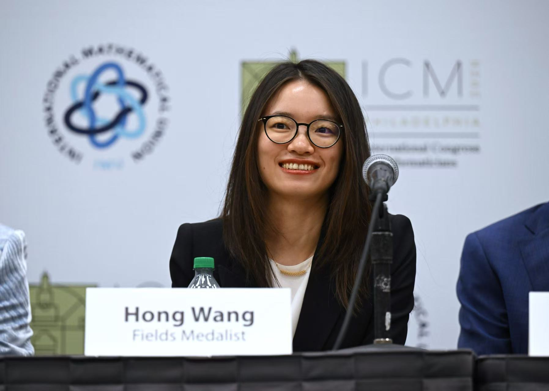 Thiên tài nhận giải "Nobel Toán học" chơi đồ hiệu khiến dân tình phát cuồng, trang sức Cartier cháy hàng sau khoảnh khắc vinh danh- Ảnh 8.