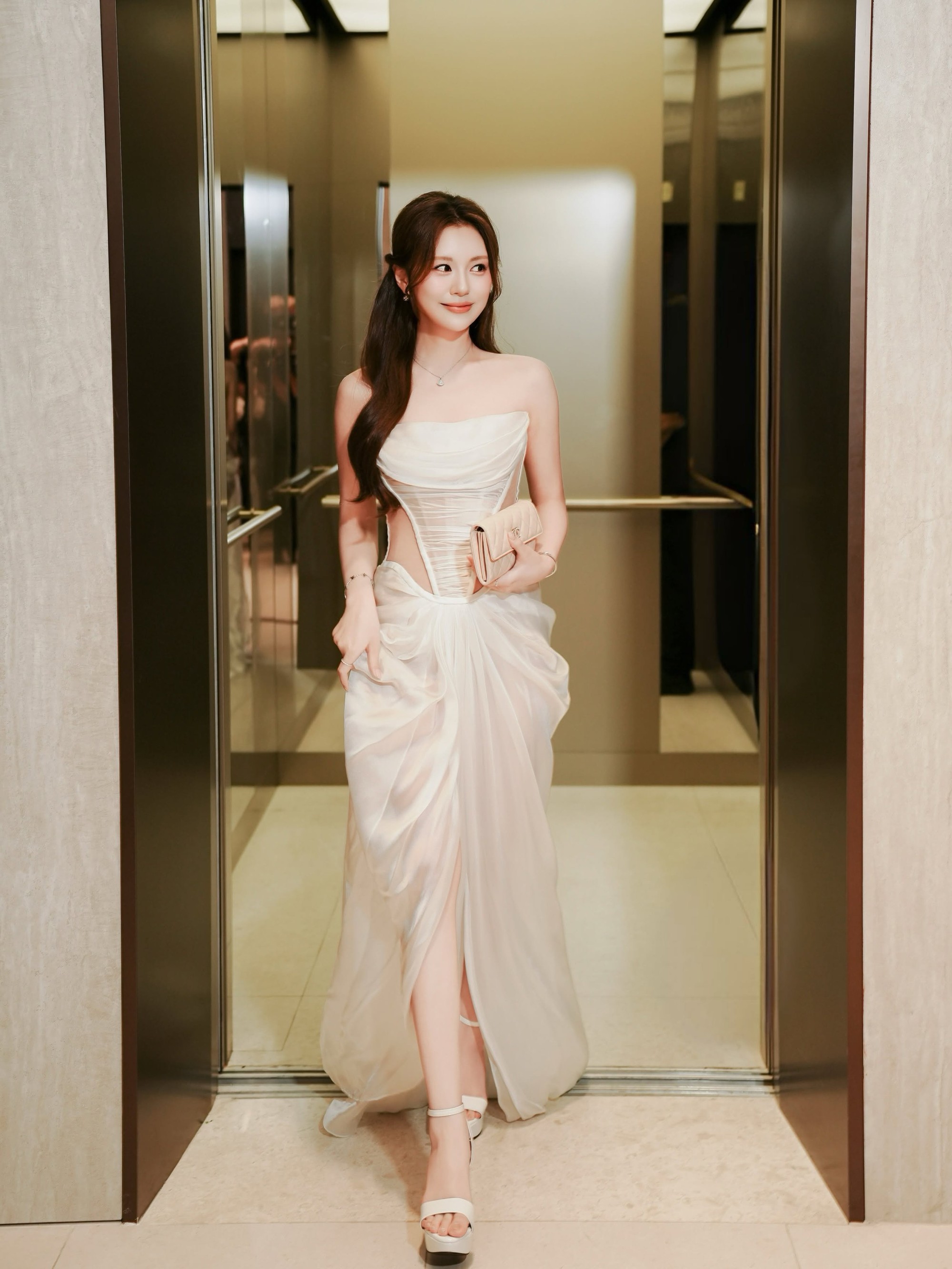 "Em gái" Hari Won - mỹ nhân liên tục được Rolls-Royce 40 tỷ đưa đón: Visual chuẩn idol từng được Noo Phước Thịnh để ý- Ảnh 12.