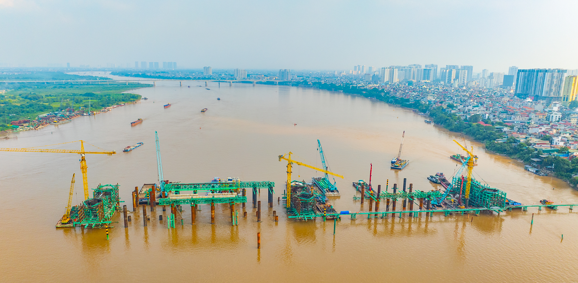 Ngắm đại công trường xây cầu vô cực ở Hà Nội: 8 tháng đạt gần 40% tiến độ, 26.000 tấn thép đã sẵn sàng, 500 người làm 3 ca để vượt qua cột mốc khó khăn nhất - Ảnh 8.