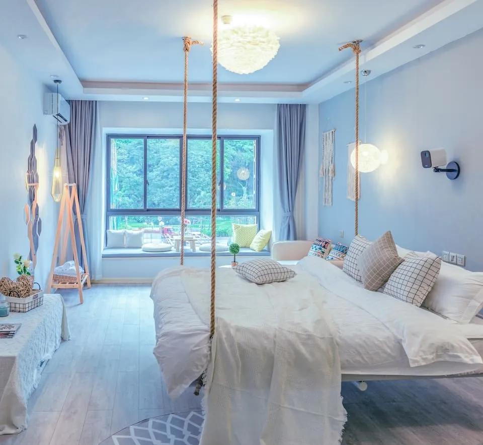 7 món nội thất phòng ngủ nhìn thì đẹp nhưng càng dùng càng thấy thừa: Tốn tiền, chiếm chỗ, có món còn thành nơi chất quần áo - Ảnh 7.