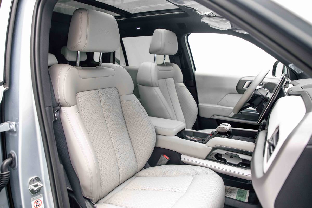 SUV mới ngang cỡ Mazda CX-5 đăng ký ở Việt Nam: Giá quy đổi từ 560 triệu đồng, sạc 9 phút gần đầy pin, chạy 620km/sạc, flycam tích hợp trên nóc - Ảnh 17.