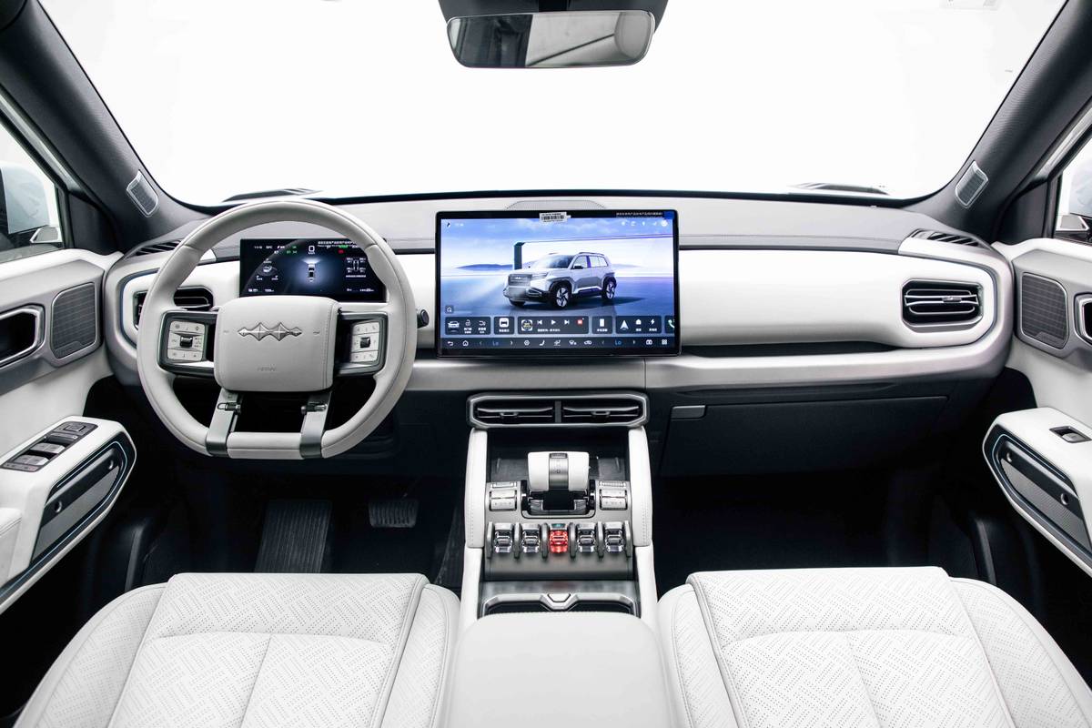 SUV mới ngang cỡ Mazda CX-5 đăng ký ở Việt Nam: Giá quy đổi từ 560 triệu đồng, sạc 9 phút gần đầy pin, chạy 620km/sạc, flycam tích hợp trên nóc - Ảnh 11.