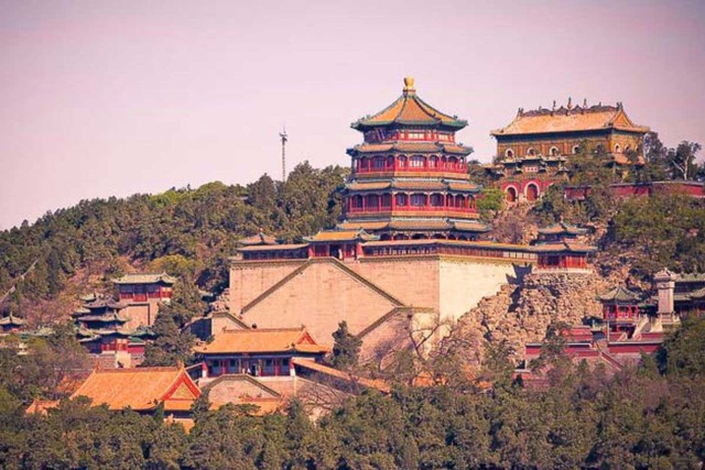 Đang xây tháp 9 tầng, vua Càn Long bất ngờ ra lệnh dừng: 8 chữ bí ẩn dưới lòng đất khiến hoàng đế sợ hãi- Ảnh 1.