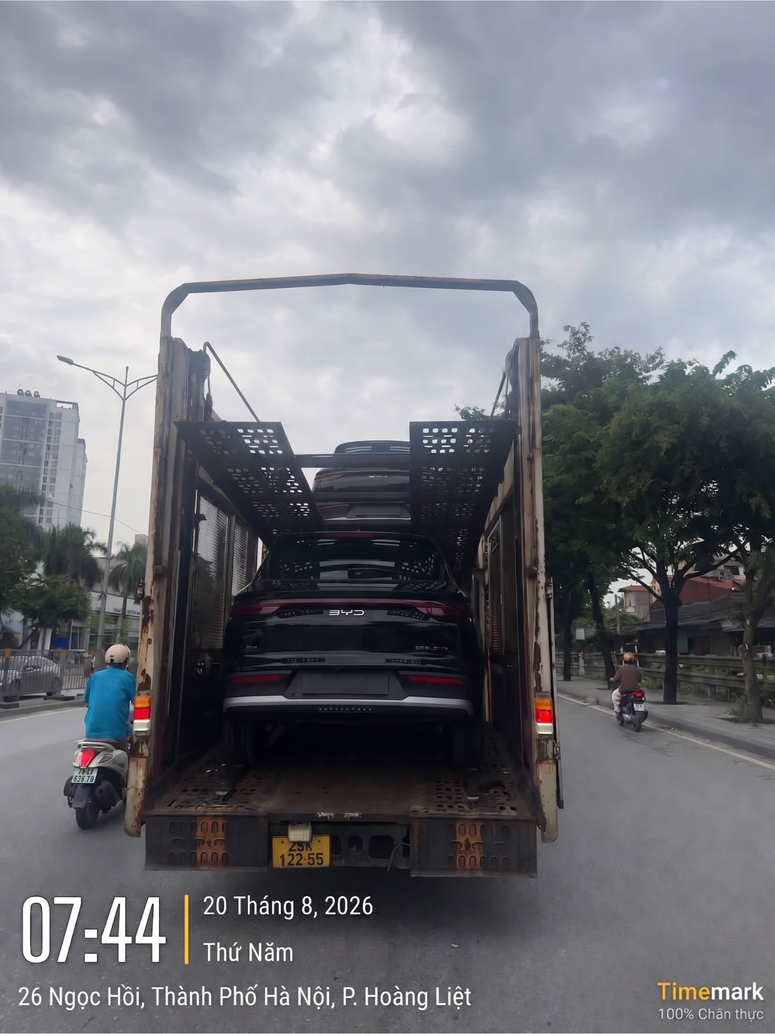 BYD Sealion 5 xuất hiện trên đường phố Việt Nam: 'Đàn em' Sealion 6, dùng máy PHEV đấu với Mazda CX-5, dự kiến mở bán trong quý IV - Ảnh 1.