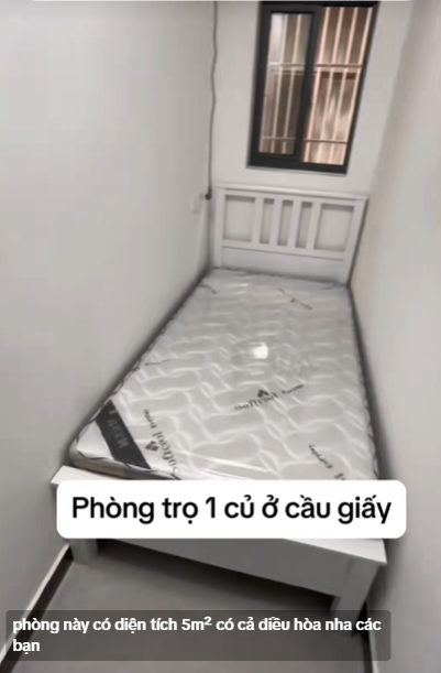 Toát mồ hôi với loạt phòng trọ "siêu rẻ" ở Hà Nội: Gầm cầu thang được "tái chế" thành phòng, điều hòa treo ngay trên đầu!- Ảnh 1.