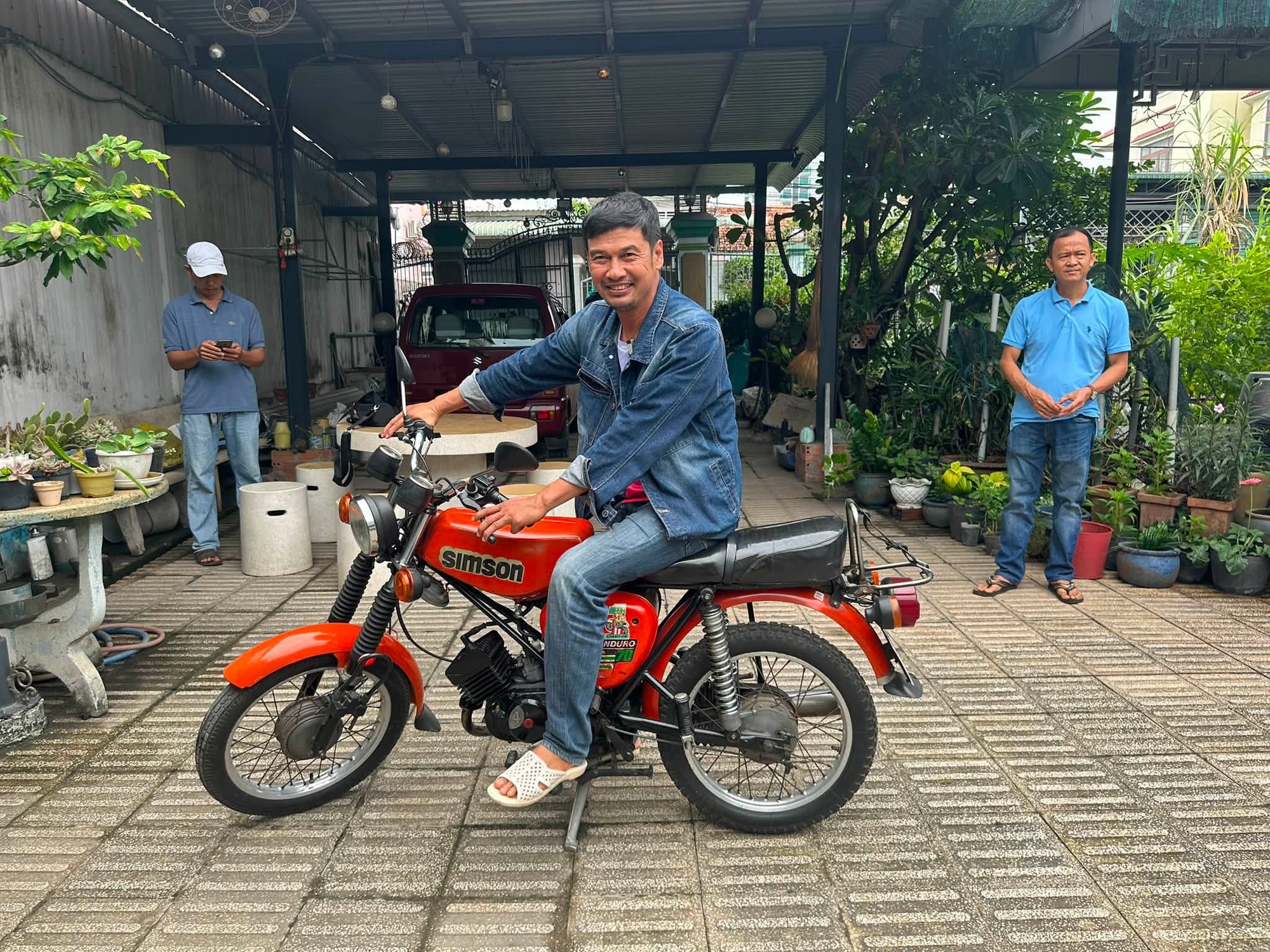 Nam nghệ sĩ đình đám bỏ TP.HCM, về quê ở cùng vợ kém 26 tuổi trong nhà cấp bốn 35m2 vẫn hạnh phúc- Ảnh 3.