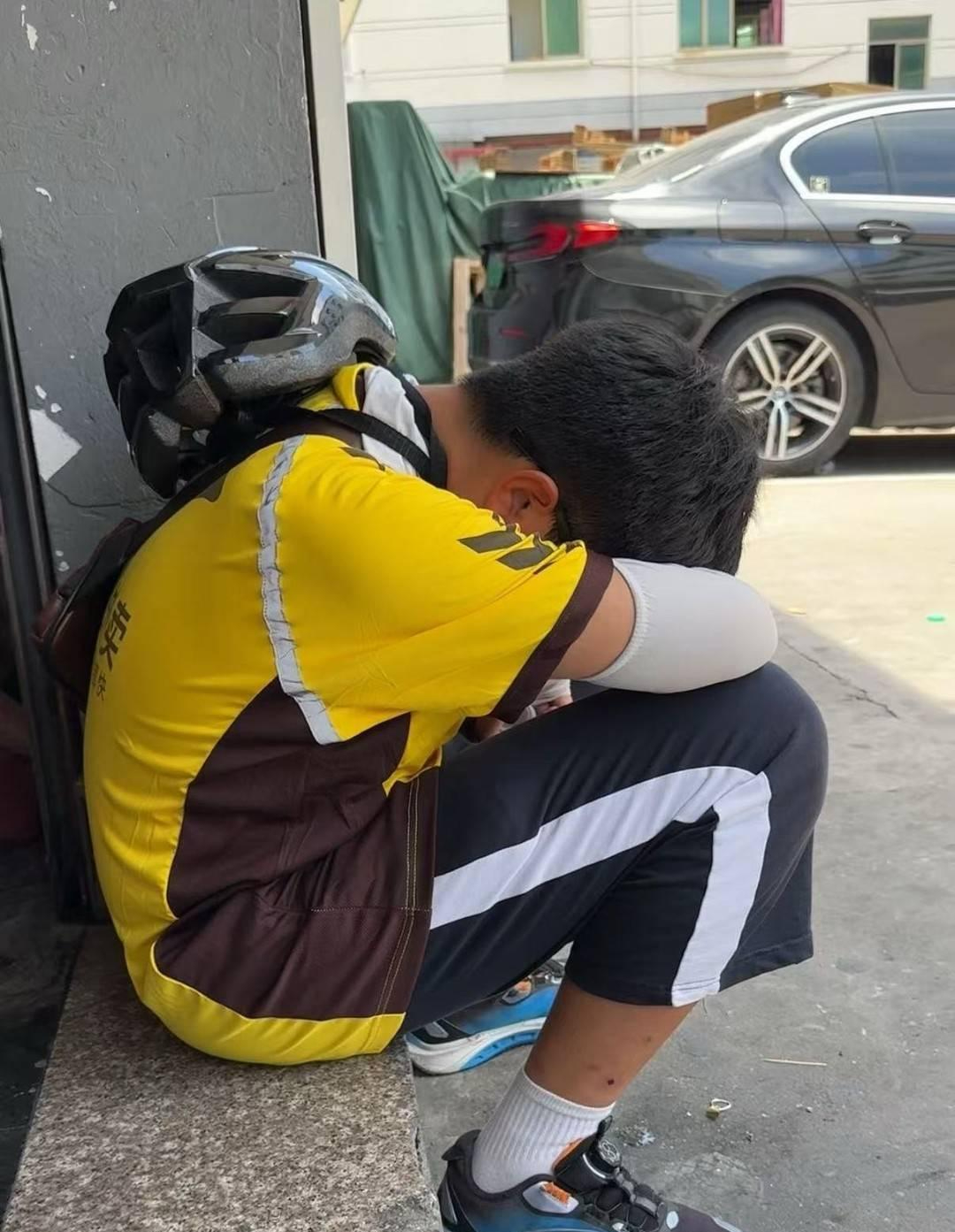 Người đàn ông để con trai sinh tồn làm shipper vì nói “Học không giỏi thì cùng lắm đi giao đồ ăn”: Kết quả bất ngờ sau 20 ngày- Ảnh 3.