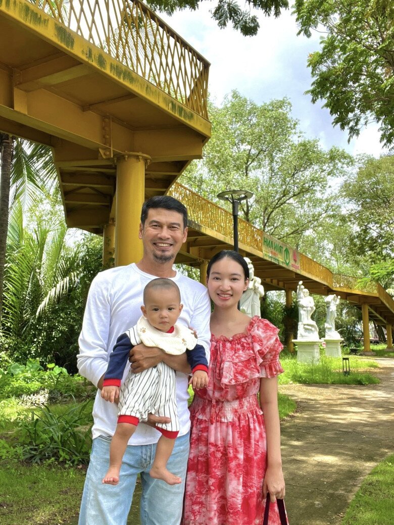 Nam nghệ sĩ đình đám bỏ TP.HCM, về quê ở cùng vợ kém 26 tuổi trong nhà cấp bốn 35m2 vẫn hạnh phúc- Ảnh 1.