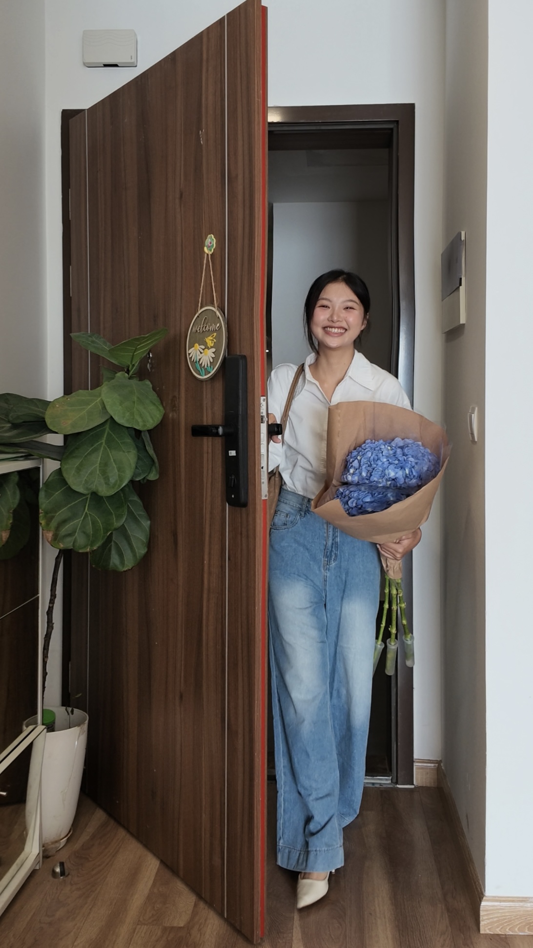 Cô gái viral với loạt ảnh “tan làm vẫn xinh”: Sắp sang tuổi 30 chỉ muốn đi làm về sớm, nấu một bữa cơm ngon rồi ăn cùng chồng- Ảnh 2.