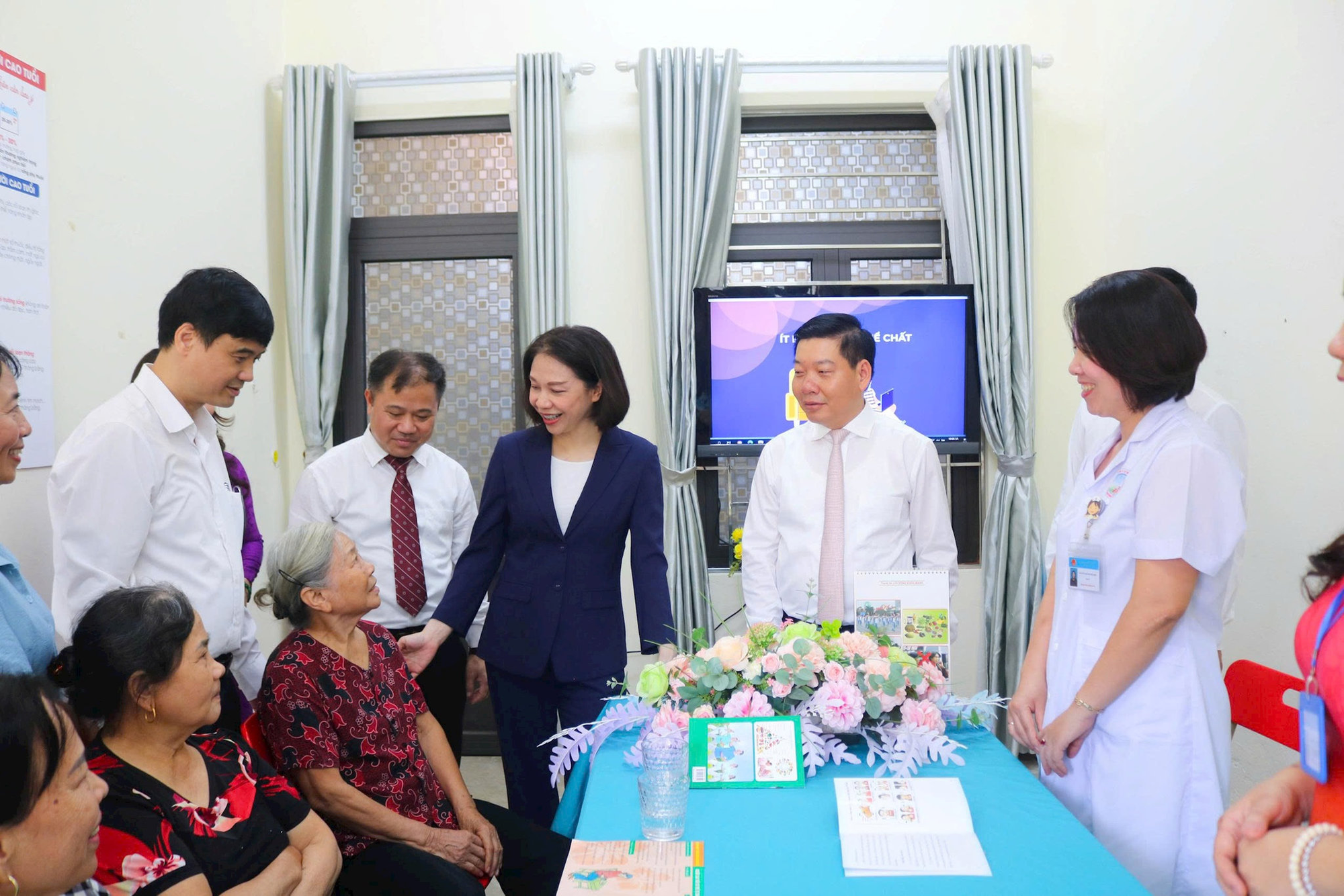 Việt Nam có thêm "viện dưỡng lão đưa đi - đón về": Lần đầu tại xã này, phòng nghỉ riêng, phòng chức năng riêng, 30-40 người đăng ký mỗi ngày- Ảnh 3. Việt Nam có thêm "viện dưỡng lão đưa đi - đón về": Lần đầu tại xã này, phòng nghỉ riêng, phòng chức năng riêng, 30-40 người đăng ký mỗi ngày- Ảnh 3.