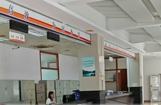 Một phụ nữ bỗng phát hiện mình sở hữu căn hộ 196m2 và một người chồng cô không hề biết suốt 10 năm- Ảnh 1.