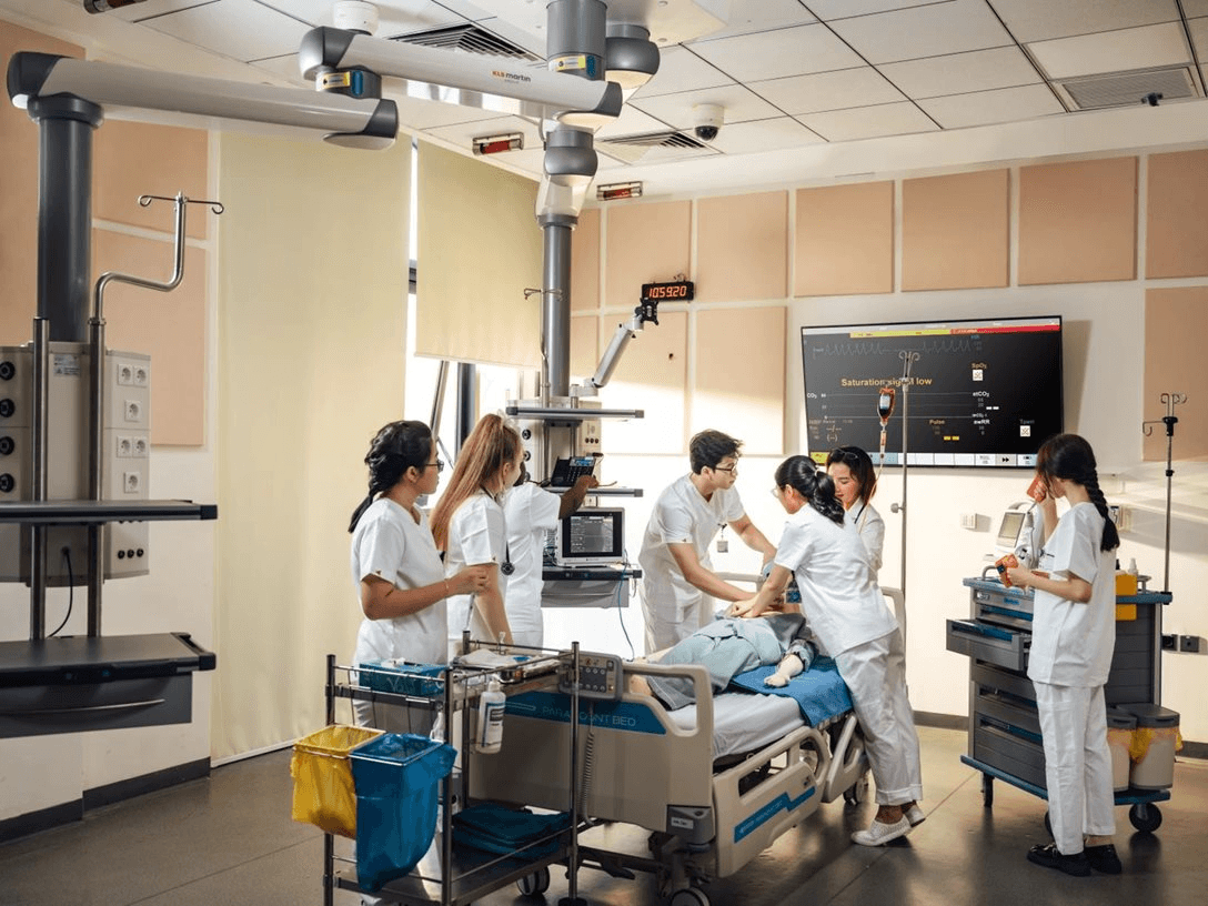 Tỷ phú Phạm Nhật Vượng sắp xây 1 bệnh viện đặc biệt, phục vụ mục tiêu đưa đại học 15.800 tỷ đồng vào top 100 thế giới sau khi nhận nhiệm vụ từ Chính phủ - Ảnh 1.