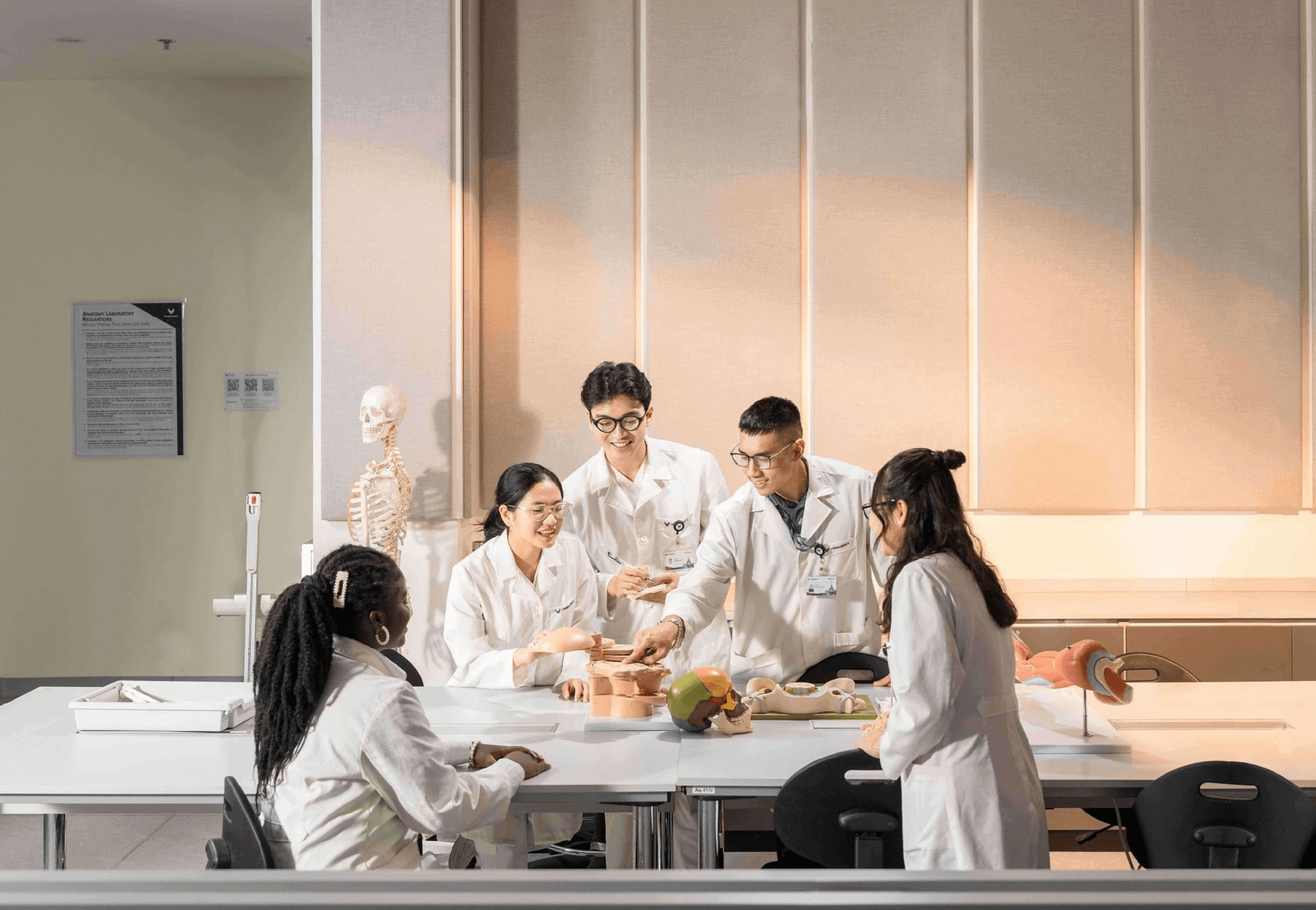 Tỷ phú Phạm Nhật Vượng sắp xây 1 bệnh viện đặc biệt, phục vụ mục tiêu đưa đại học 15.800 tỷ đồng vào top 100 thế giới sau khi nhận nhiệm vụ từ Chính phủ - Ảnh 2.