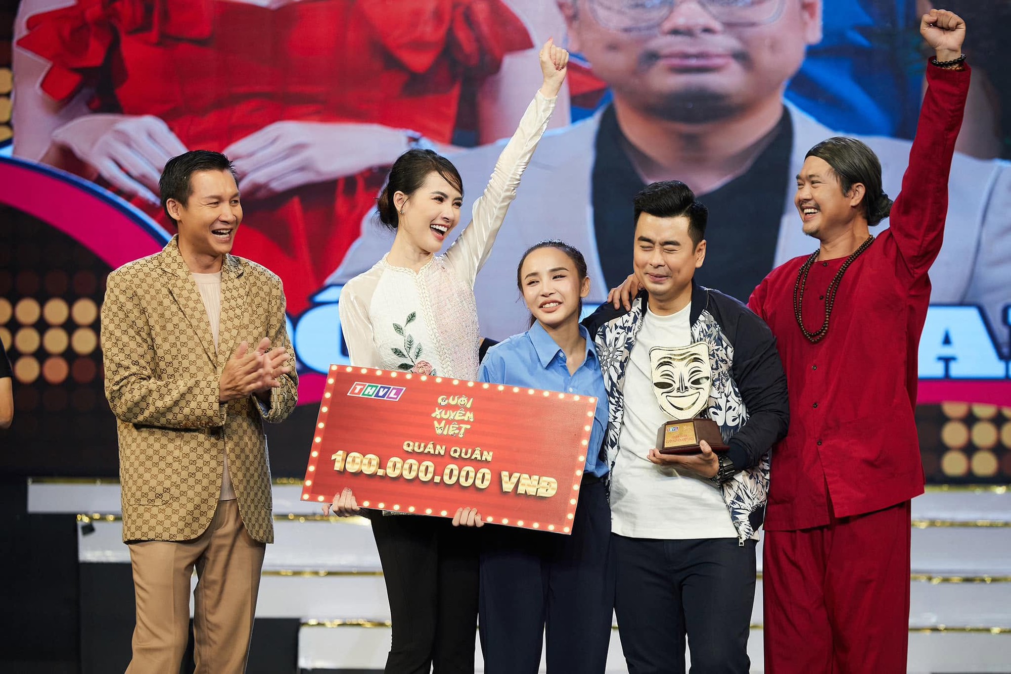 Mỹ nhân người miền Tây từ khó khăn thành Hoa hậu: Xây nhà 10 tỷ báo hiếu, chuyện yêu đương bí ẩn- Ảnh 2.