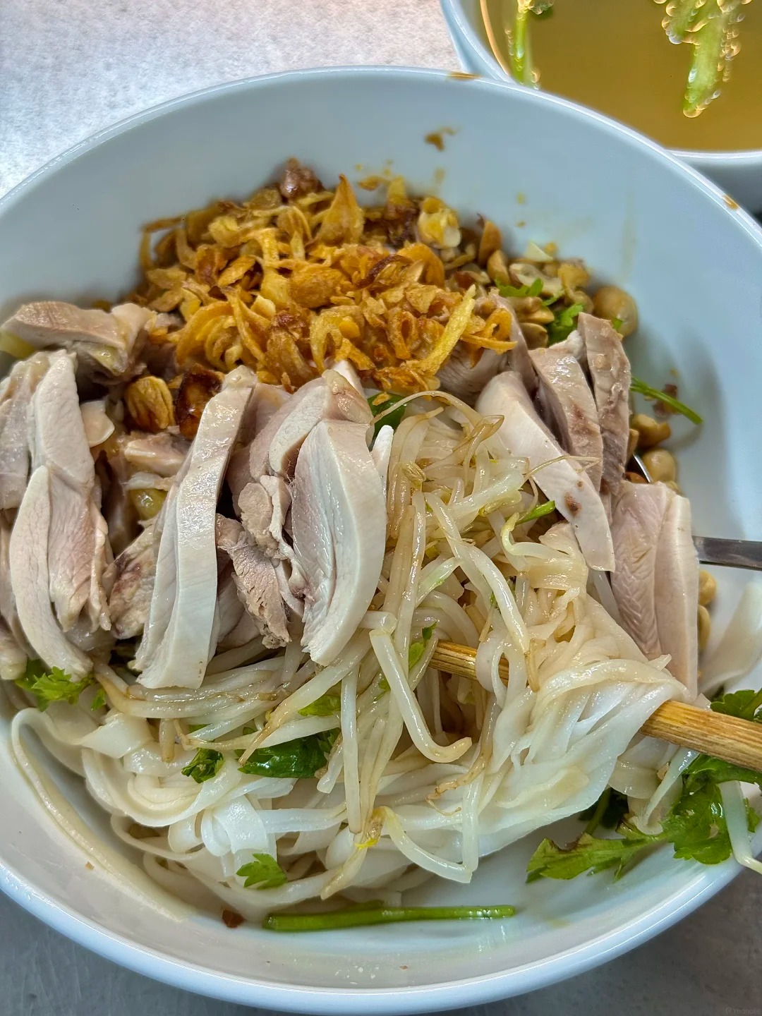 Khách Trung gọi đây là "quán phở gà số 1 Hà Nội": Ăn liền 3 ngày, trước khi rời Việt Nam vẫn quay lại thêm một lần- Ảnh 17. Khách Trung gọi đây là "quán phở gà số 1 Hà Nội": Ăn liền 3 ngày, trước khi rời Việt Nam vẫn quay lại thêm một lần- Ảnh 17.