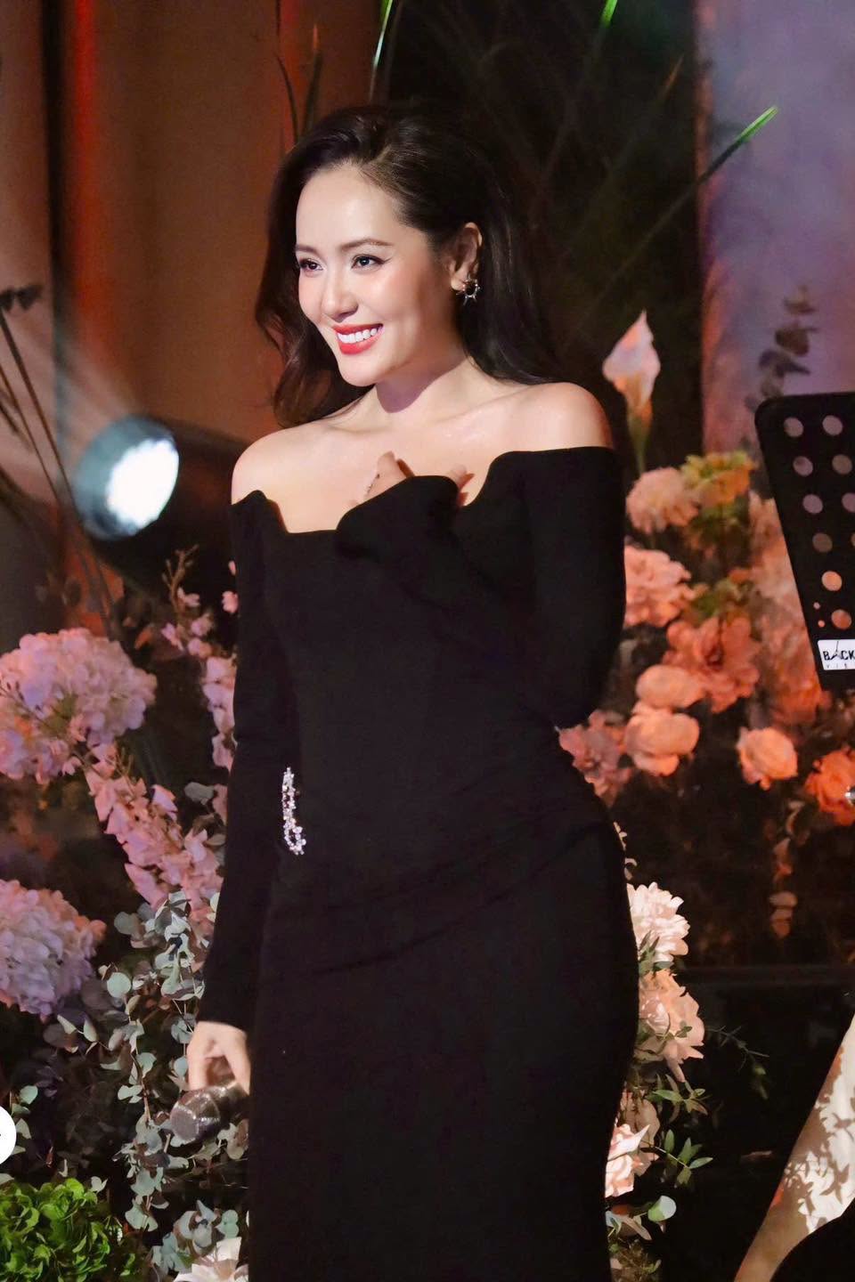 Showbiz Việt có nữ ca sĩ tự nhận đẹp nhất vũ trụ: Giữ thanh xuân bằng 219 mũi tiêm, tuyệt đối không nằm gối khách sạn- Ảnh 1.